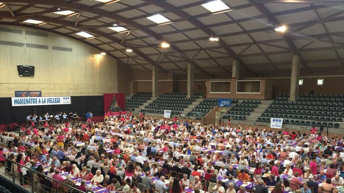 Cambrils homenatja a centenars d'avis i àvies
