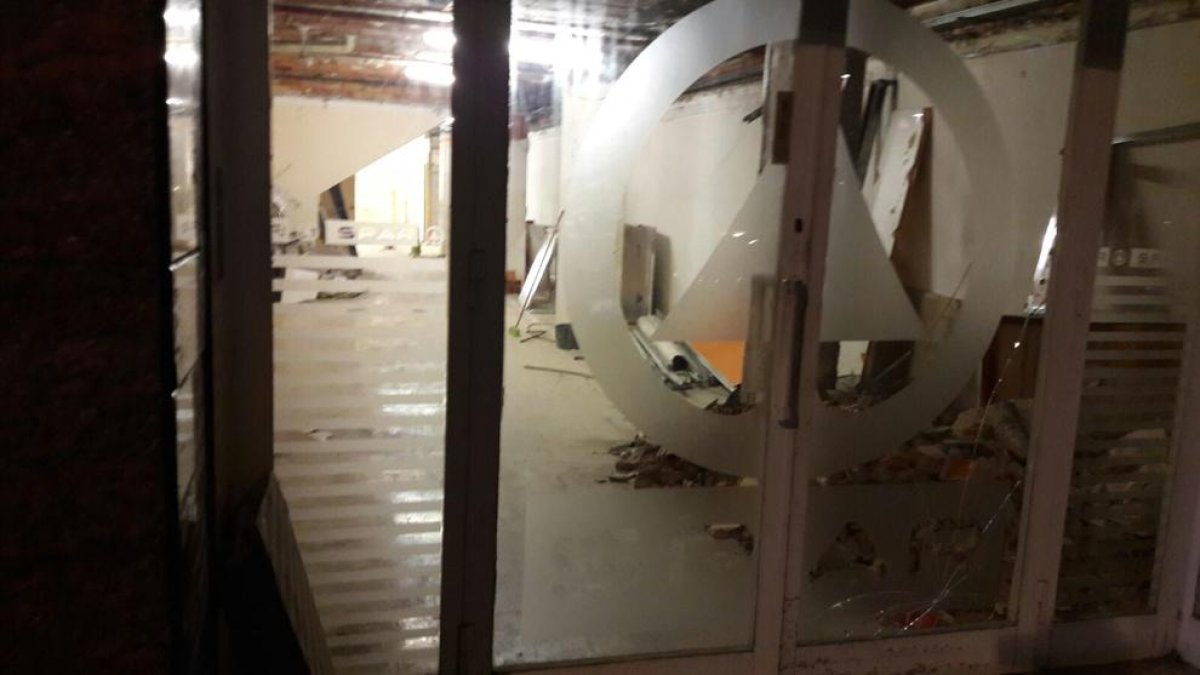 Vecinos de la calle Sevilla de Tarragona quieren evitar la apertura|abertura de un bar musical en un local