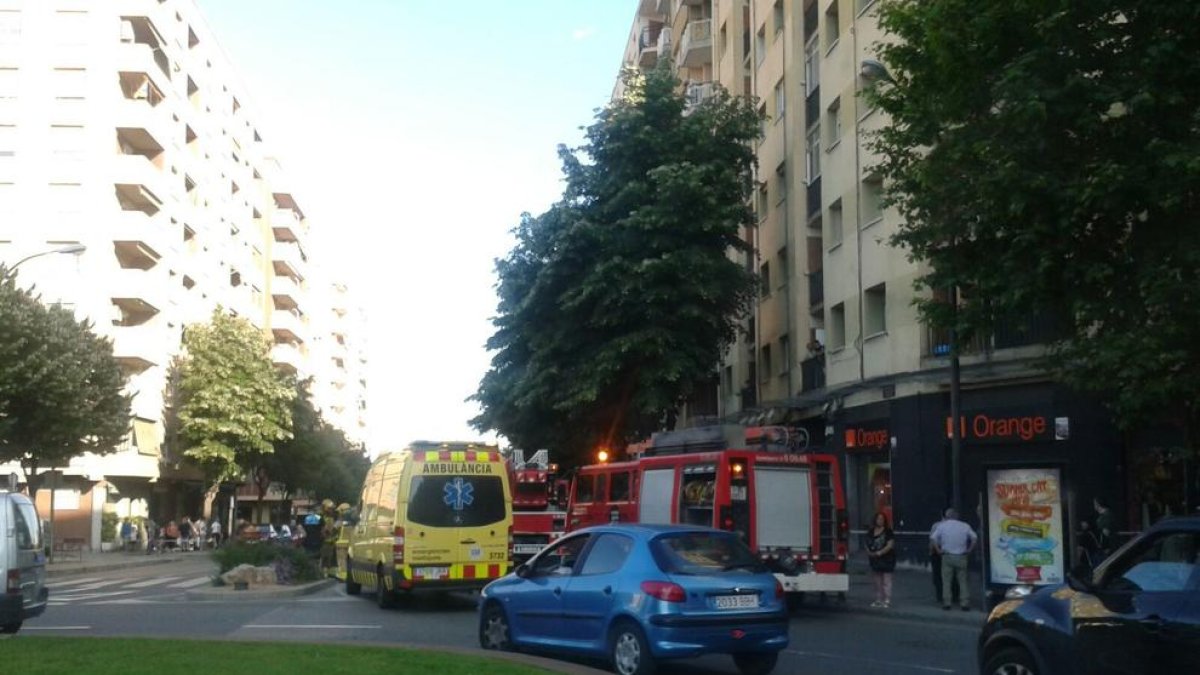 Tallen l'avinguda Vidal i Barraquer de Reus per una possible fuita de gas