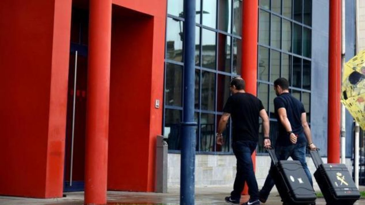 La Guàrdia Civil busca comunicacions de l'1-O a com a mínim 6 comissaries del Mossos