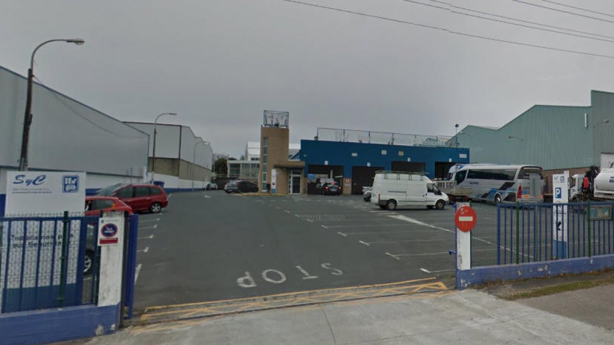 Un septuagenari amenaça amb una escopeta al tècnic de la ITV