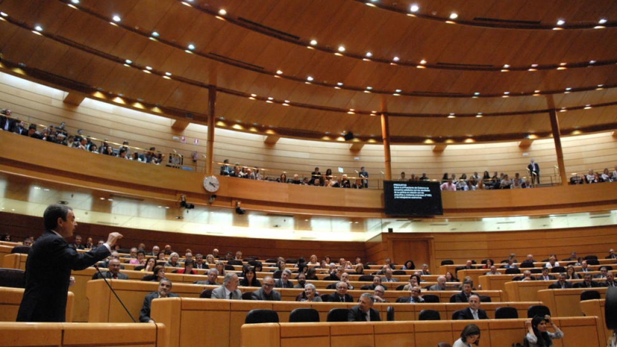 Cinc senadors del PP compren loteria amb el número 155 i els hi toca