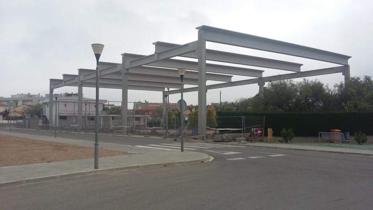 Denuncien l'Ajuntament de Vilallonga per construir a més alçada de la permesa