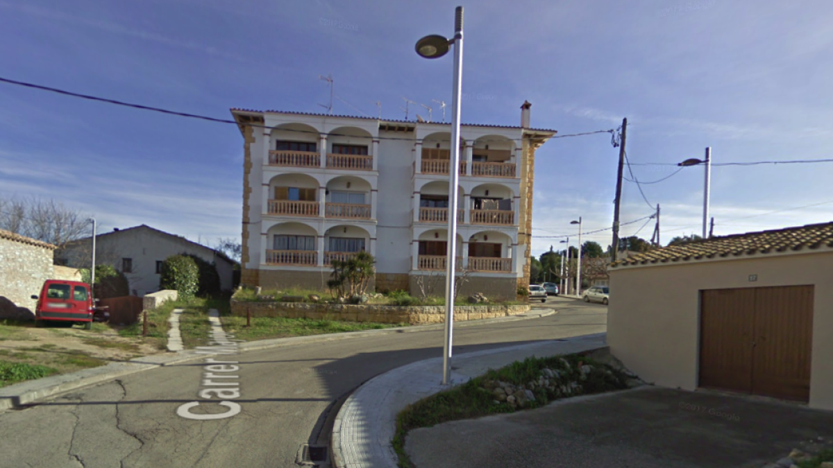 Imagen de las lumbreras de la calle Major de Monnars que serán sustituidas.