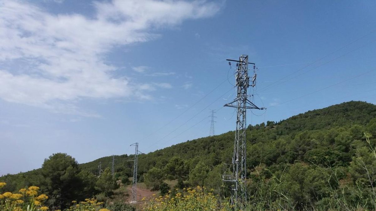 Endesa reforma una línea eléctrica en el Coll de l'Illa para mejorar su servicio a Valls