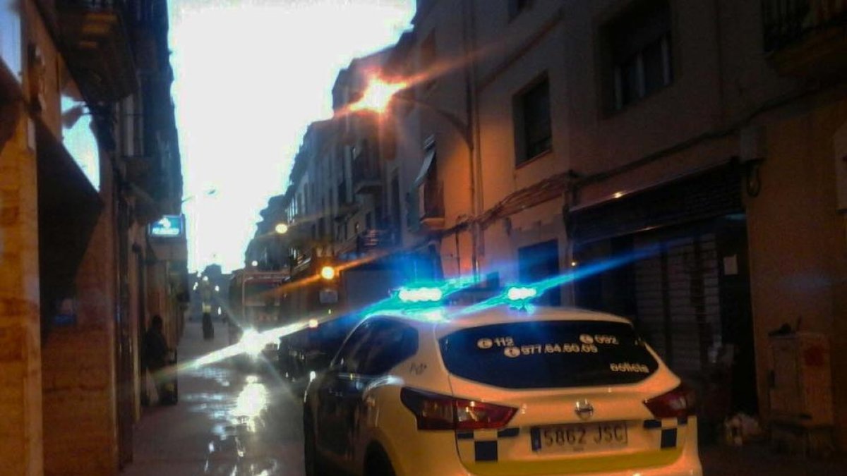 Dos heridos en un incendio en un piso de Torredembarra