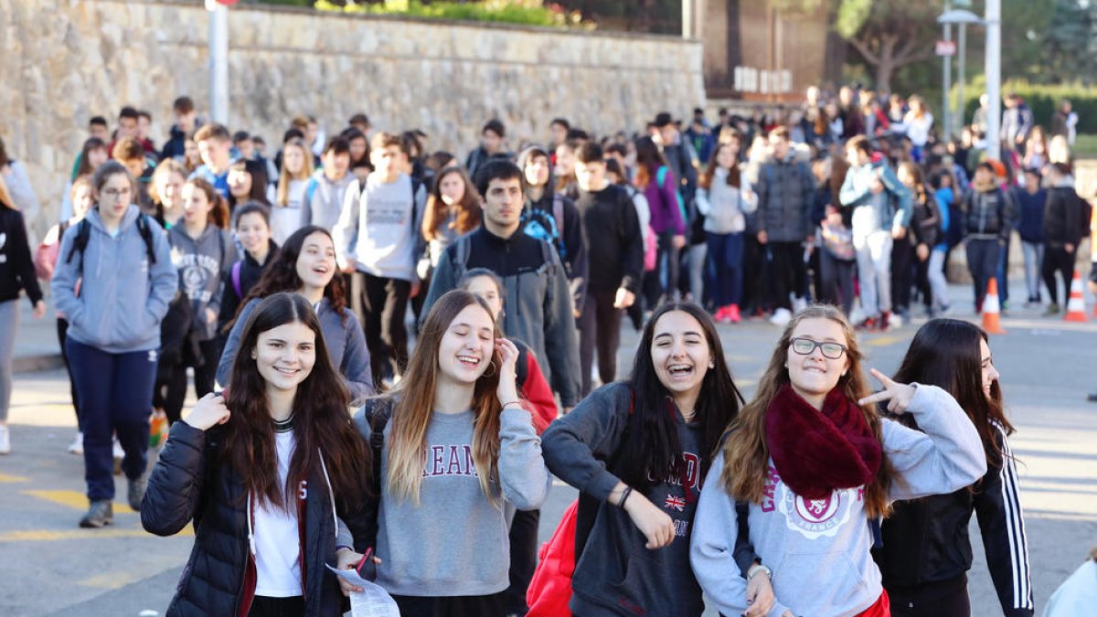 Una marcha de la Solidaridad de Manos Unidas agrupa casi un millar de jóvenes de los institutos de Tarragona