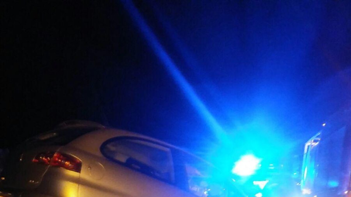 Una chica resulta herida leve al salir de la vía con su coche en el Vendrell