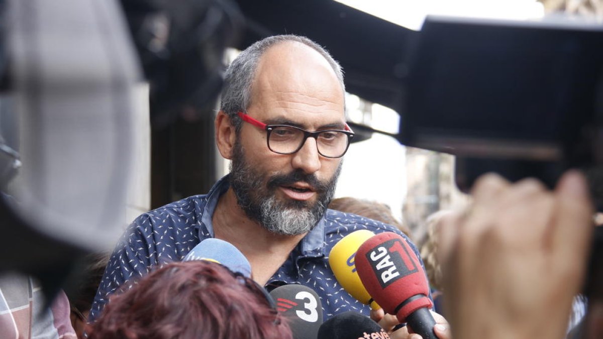 USTEC-STEs creu que el Ministeri traspassa «una línia vermella»