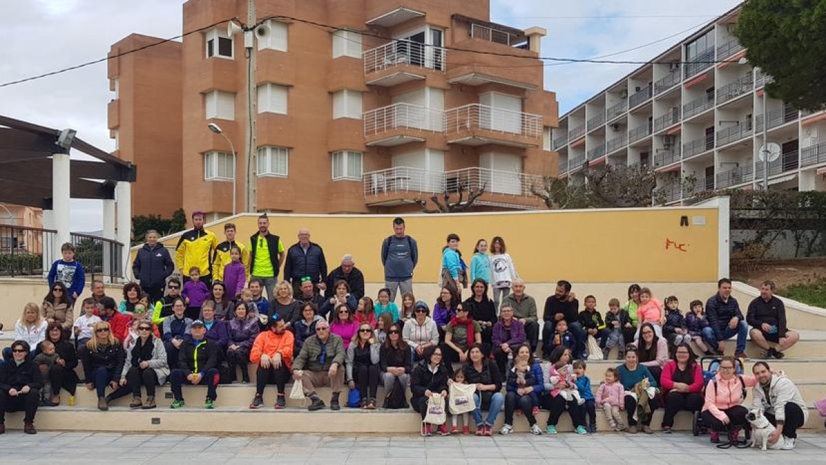 Un centenar de persones caminen per la Igualtat a Vandellòs i l'Hospitalet de l'Infant