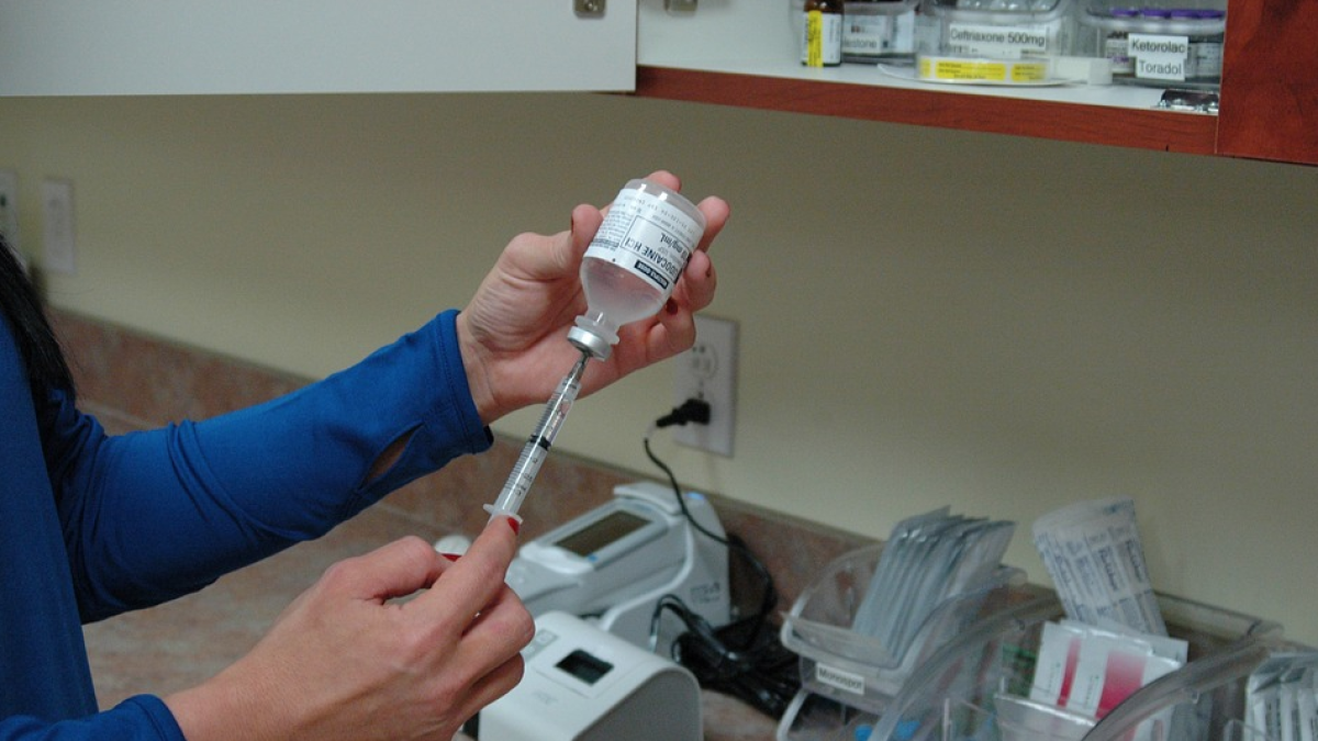 Pierden la custodia de su hijo para criarlo sin vacunas ni control pediátrico