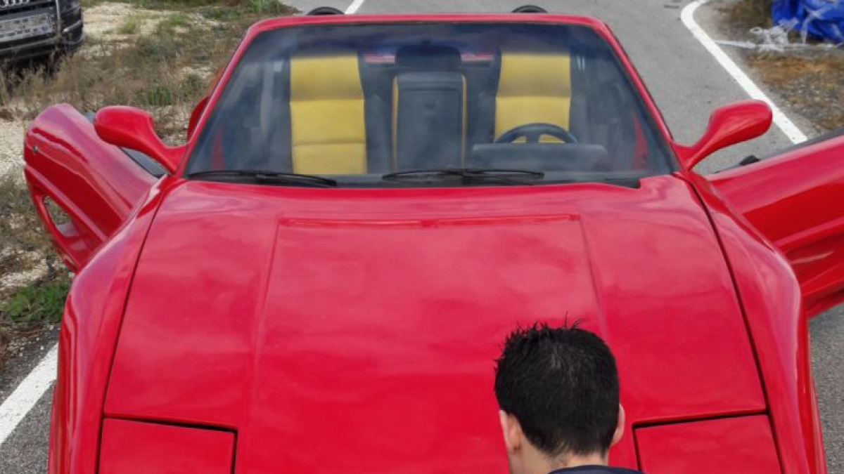 Detenido por modificar el chasis de un coche e intentar venderlo como si fuera un Ferrari