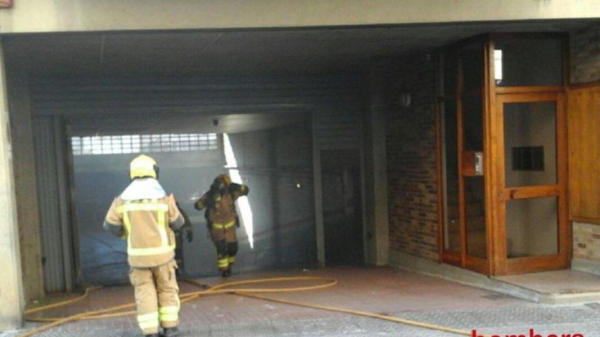 El incendio de una torreta de madera moviliza tres dotaciones de Bomberos en Tarragona
