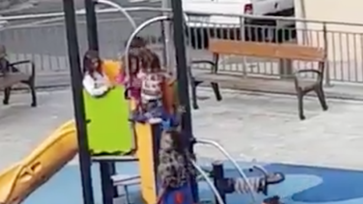 Indignación por la agresión racista de un grupo de menores a un niño negro