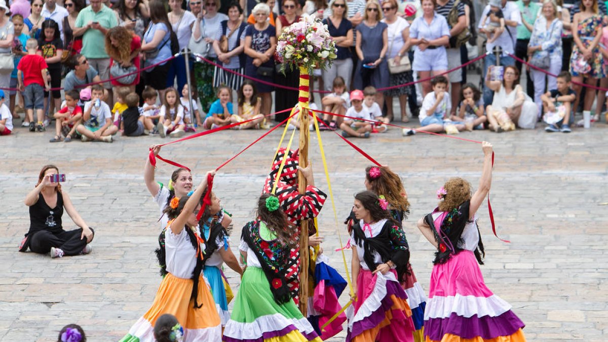 La Coordinadora de Danses només permetrà estar-se fins a cinc anys en un ball