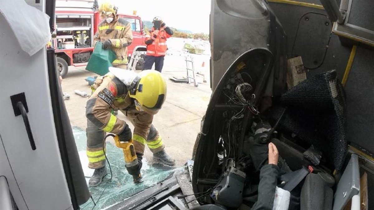 Simulacre d'un autobús bolcat amb ferits a Reus