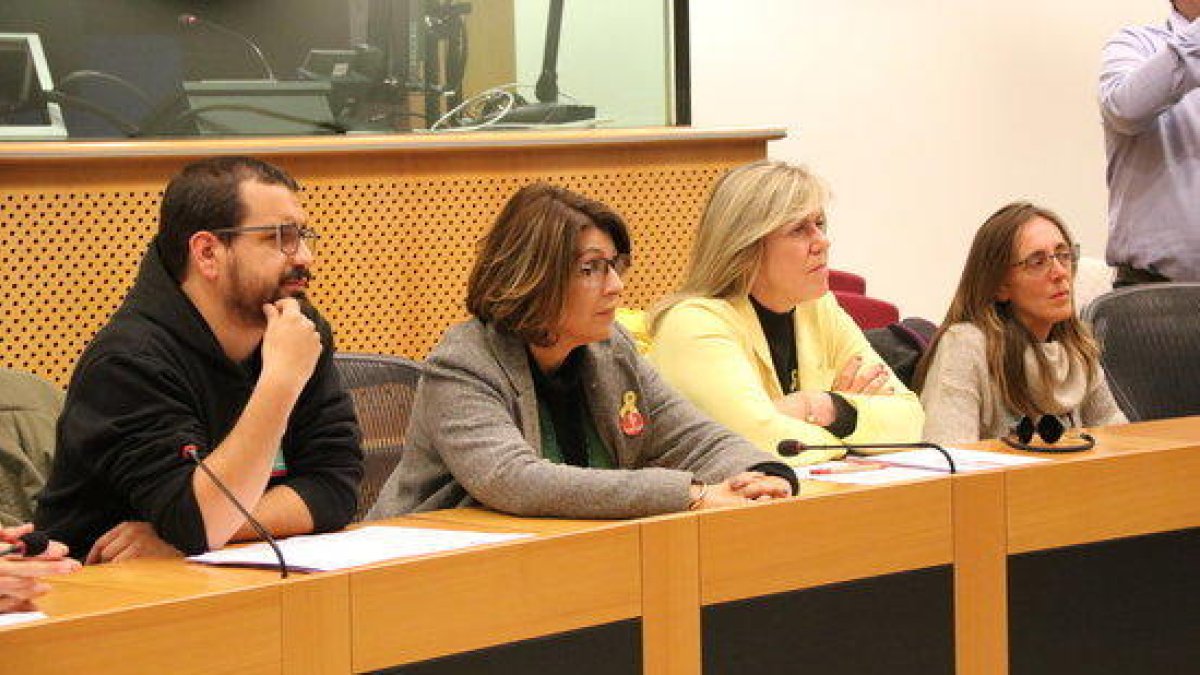 Els familiars dels polítics presos engeguen una campanya d'enviament massiu de cartes demanant «auxili» a líders europeus