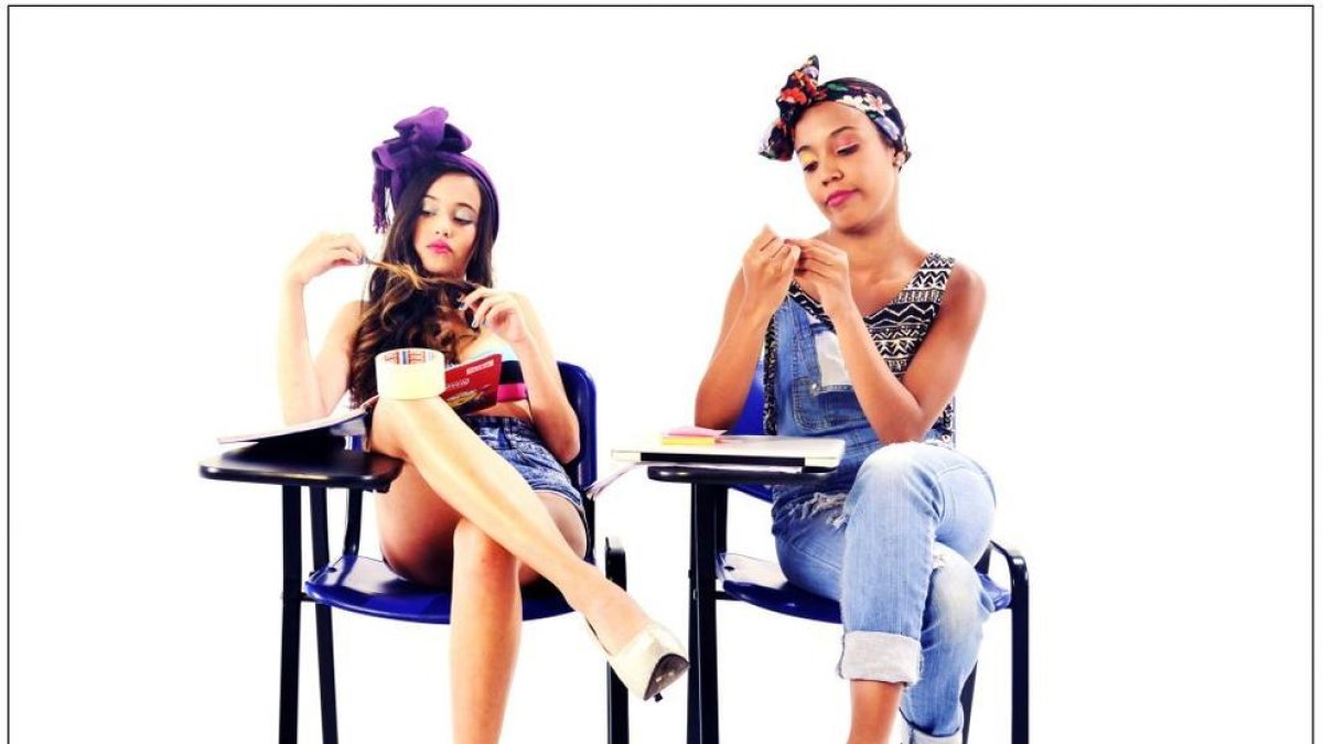 Les noies es classifiquen en estereotips de 'xonis' o 'pijes' a les xarxes, segons un estudi de la URV