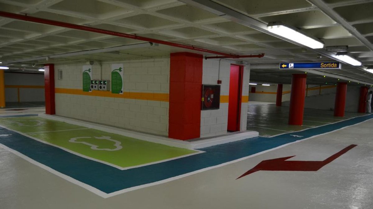 Reobre el pàrquing del Baluard després dels treballs de millora de pintura i senyalització