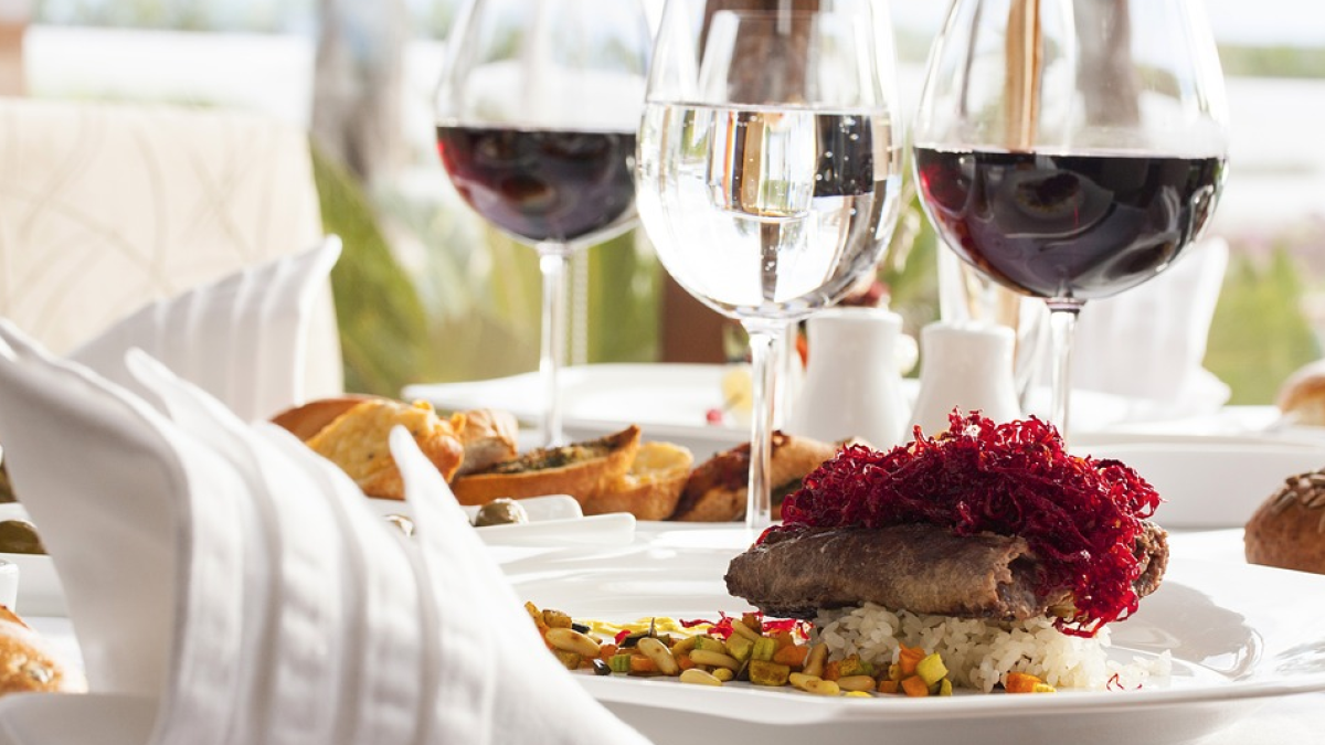 Detenido un matrimonio por negarse a pagar una cena de casi 4.000 euros