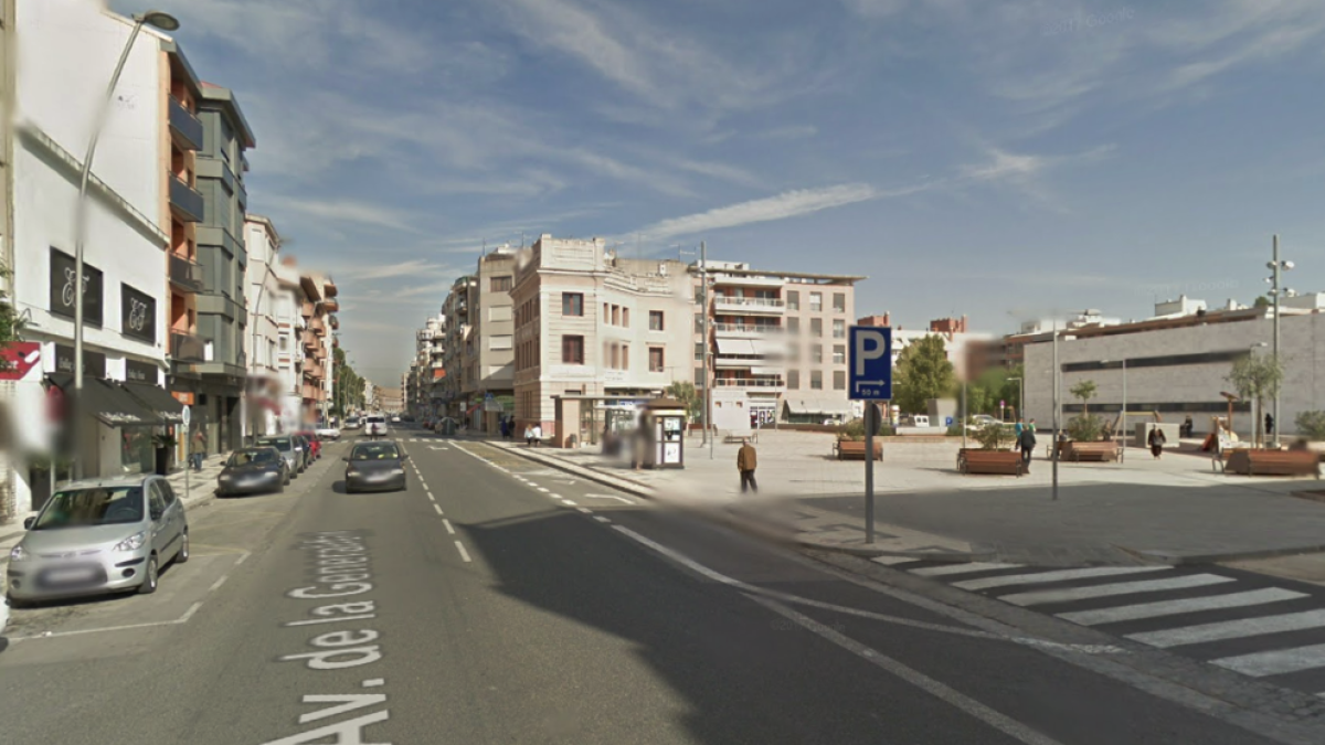 Denunciat per «sacsejar i intimidar» una dona que posava llaços grocs a Tortosa