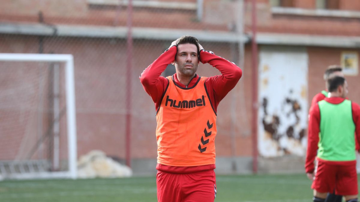 Arzo es duda para viajar a Alcorcón