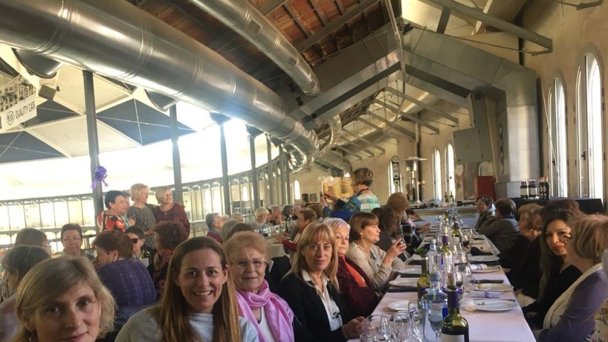 205 tarraconenses celebran la comida de las mujeres de la ciudad