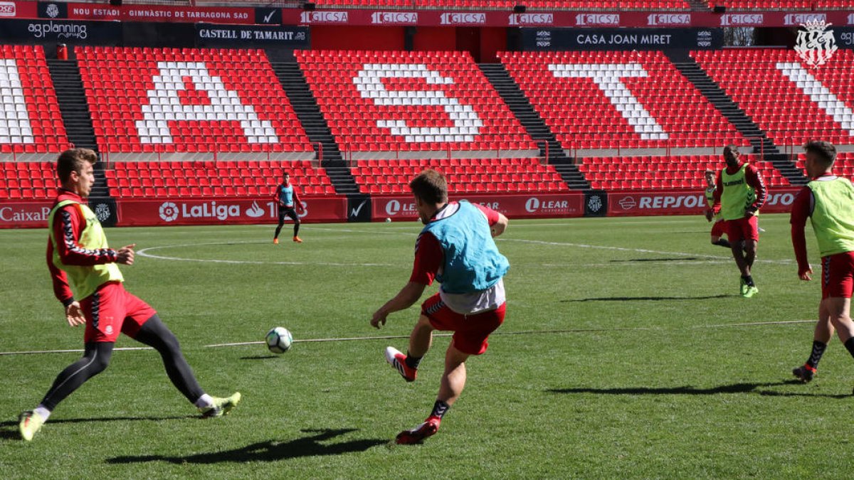 Nano Rivas valora volver al sistema de cinco defensores para recuperar sensaciones