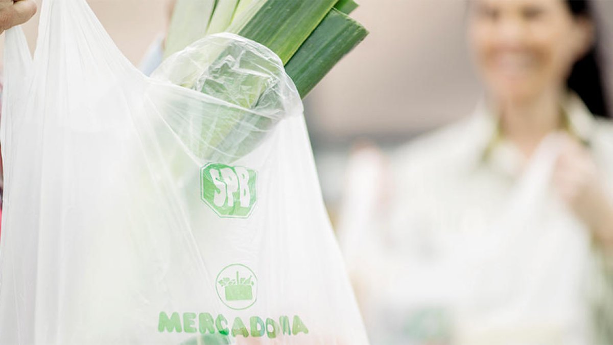 Una tuitàire de Tarragona es queixa d'un empleat de Mercadora i la xarxa respon amb indignació