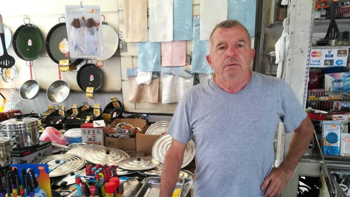 El trasllat del mercadet a la plaça Corsini inicia el compte enrere