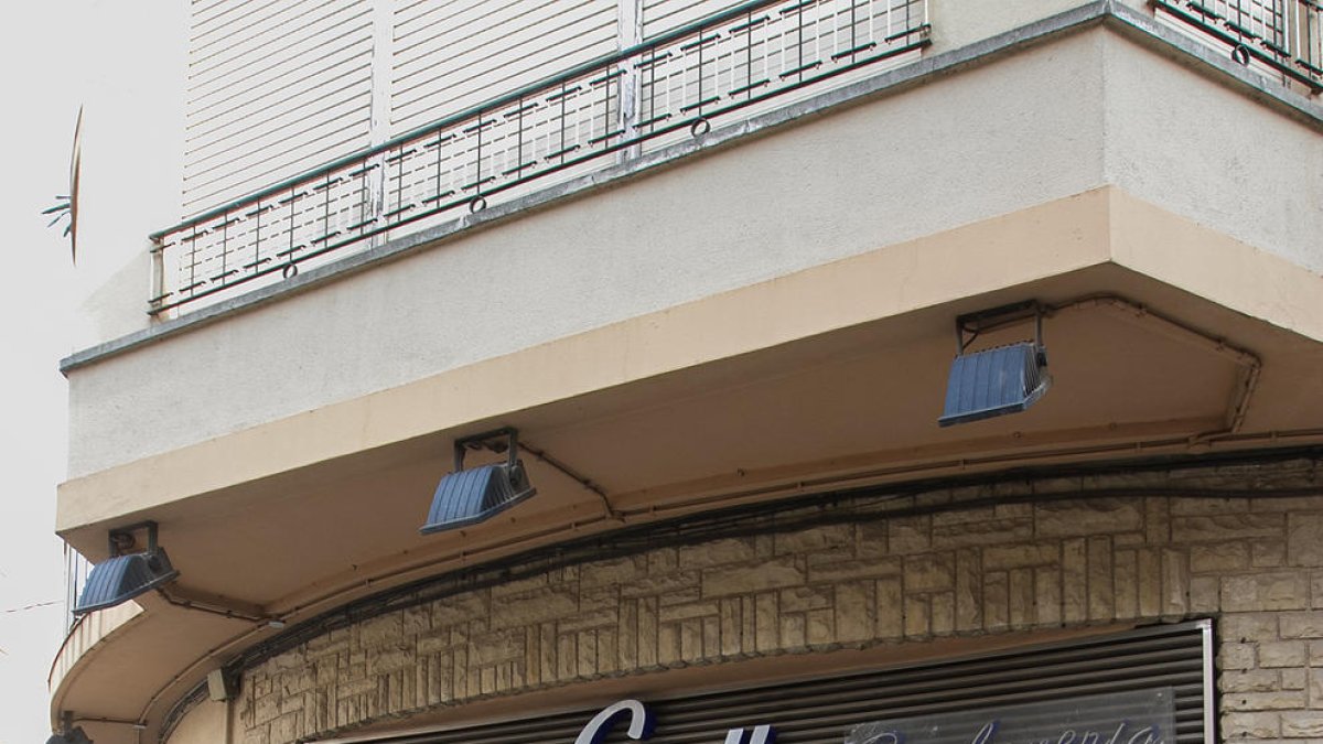 «Entró, pidió el pan con bastante esfuerzo y cayó redondo a tierra»