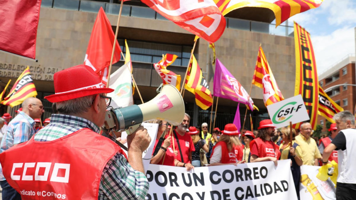 El personal de Correos planta cara al nuevo gobierno de Sánchez