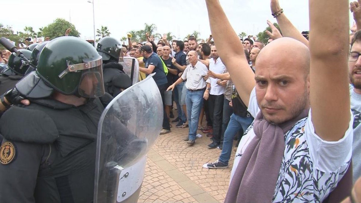 L'advocat dels ferits per l'1-O a la Ràpita diu que cal esbrinar les ordres darrere l'actuació dels agents investigats