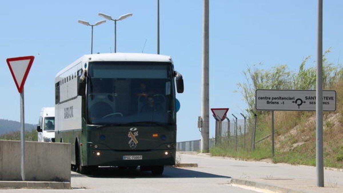 Junqueras, Romeva, Sànchez y Cuixart llegan a la prisión de Lledoners