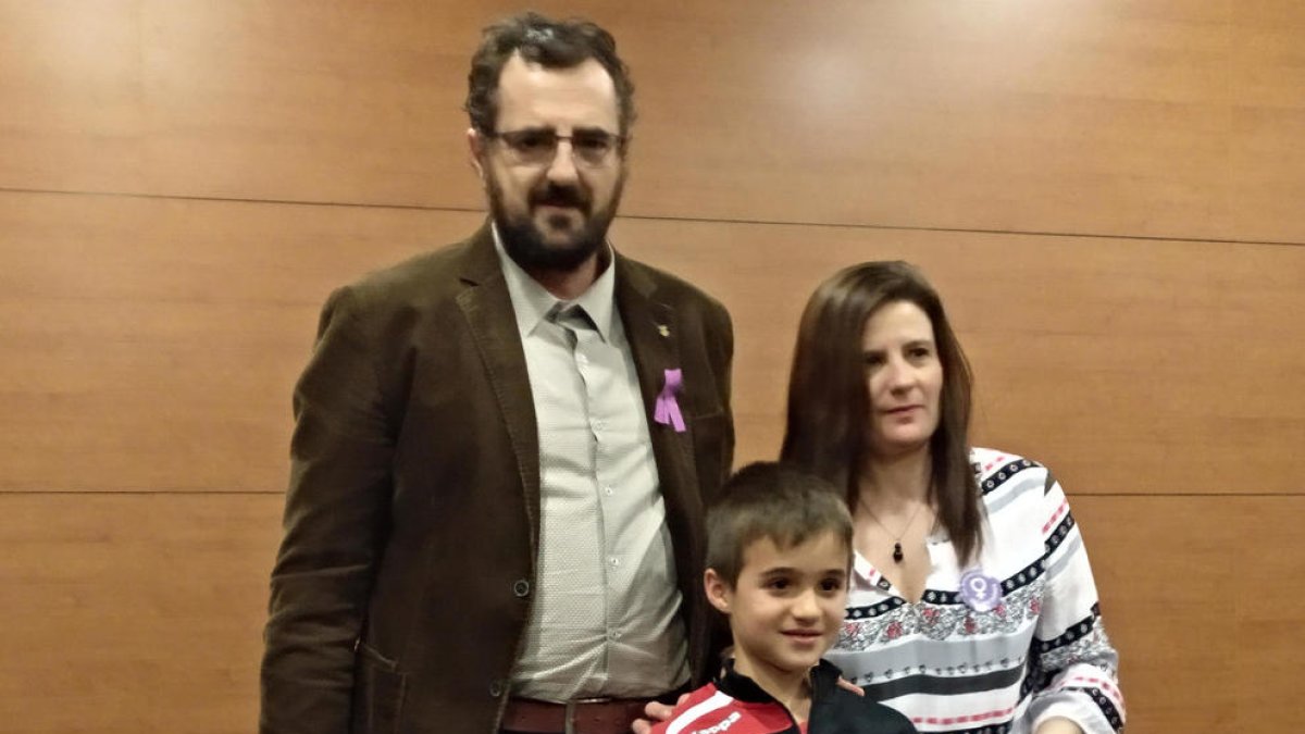 Vandellòs entrega los premios a los ganadores del diseño de carteles de promoción de la igualdad de género