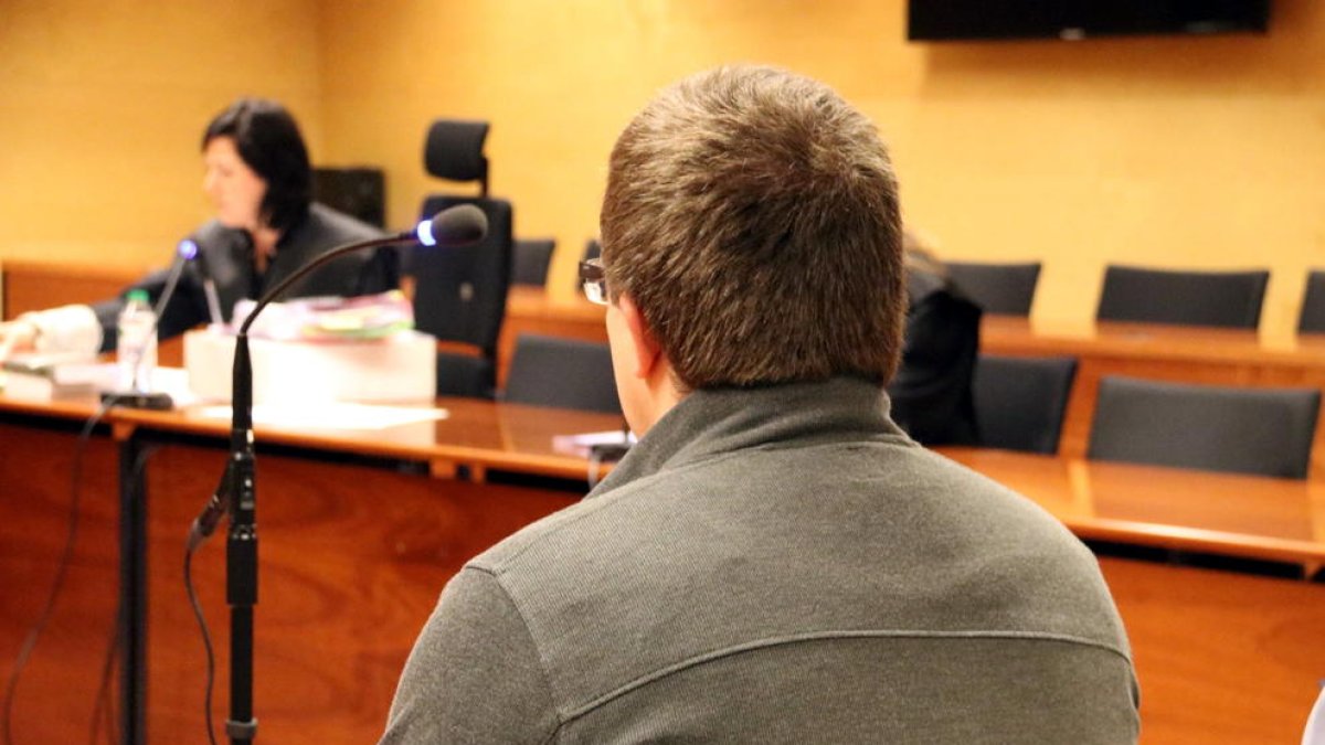 Diez años y once meses de prisión para abusar de dos niños mientras les hacía de canguro