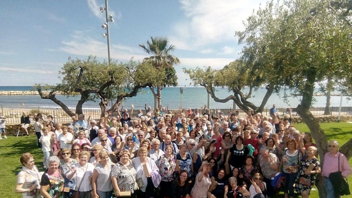 200 persones assisteixen l'excursió de 'Gent gran amb cor jove'