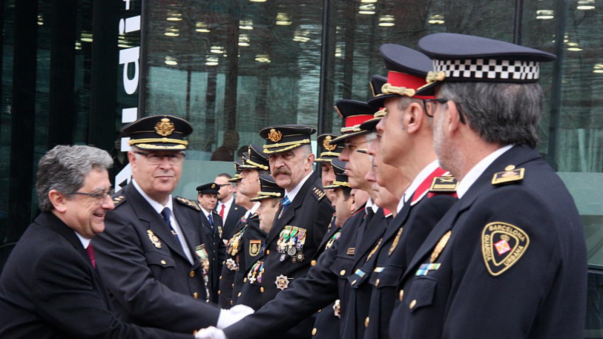 Millo reconeix als agents de la policia haver estat «al servei de tots els catalans» durant un any