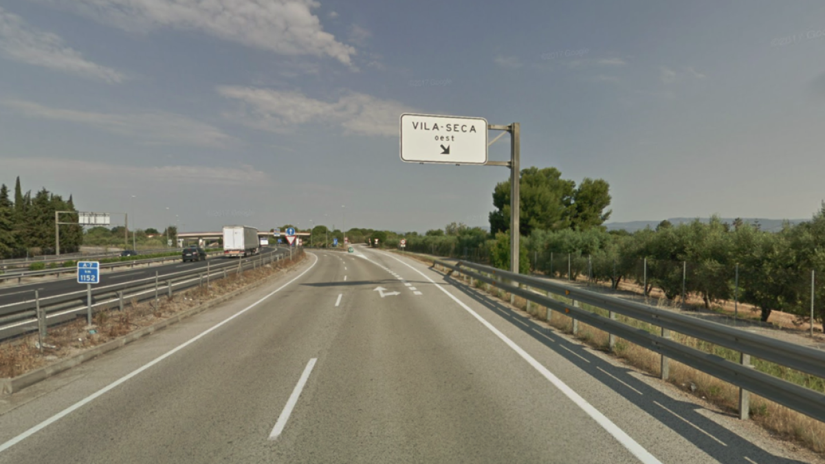 Tres hombres resultan heridos en un accidente con un coche y un camión implicados en Vila-seca