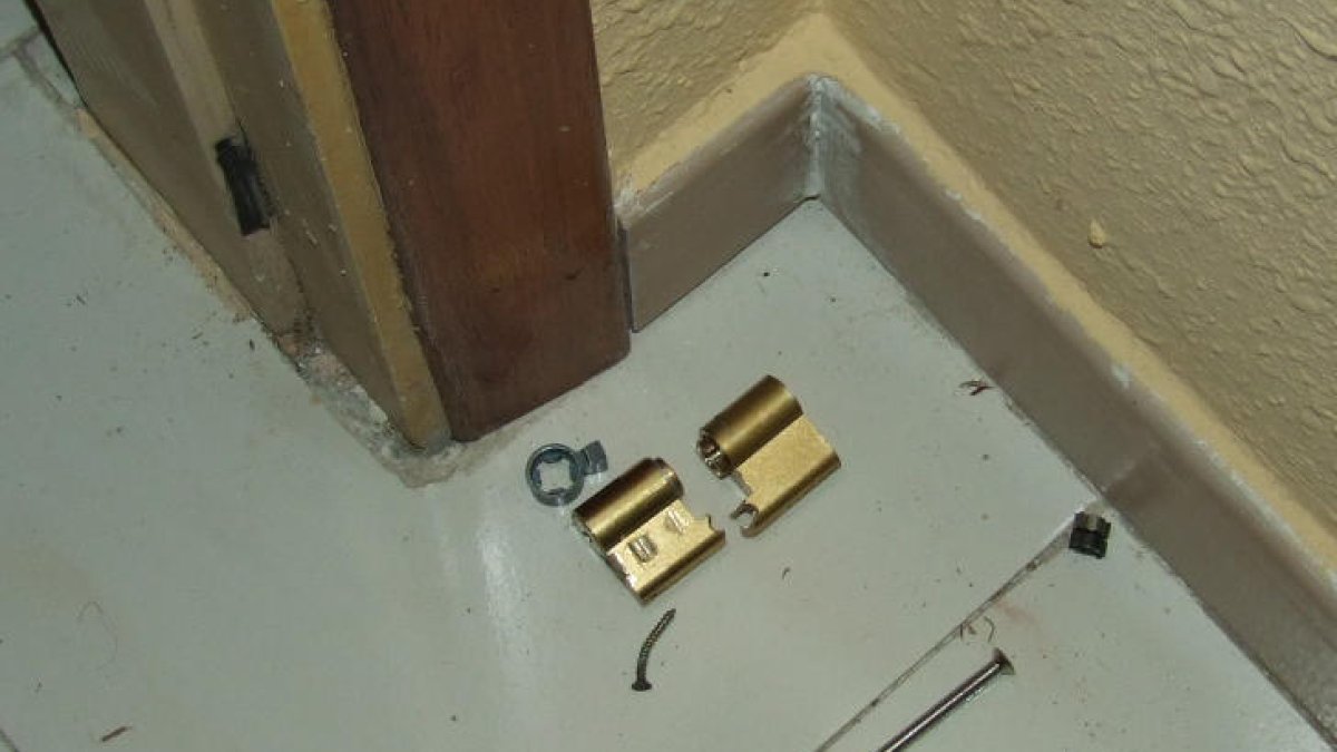 Tres detinguts per deu robatoris amb força a habitatges de La Pineda