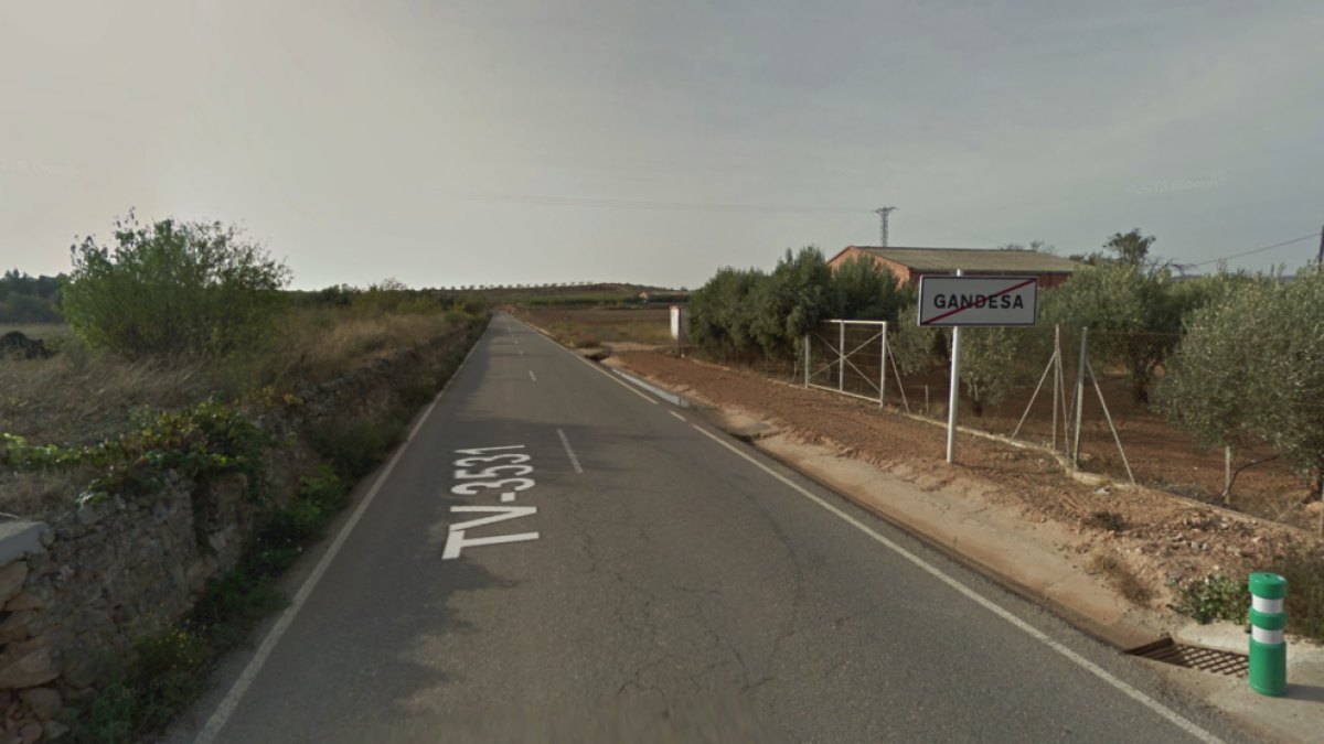 Tallada la TV-3531 a Gandesa en bolcar un camió