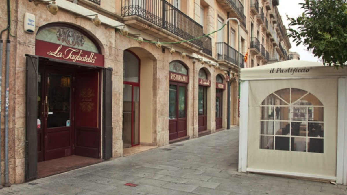 Els treballadors de la Tagliatella retenen un lladre enxampat intentant robar diversos mòbils