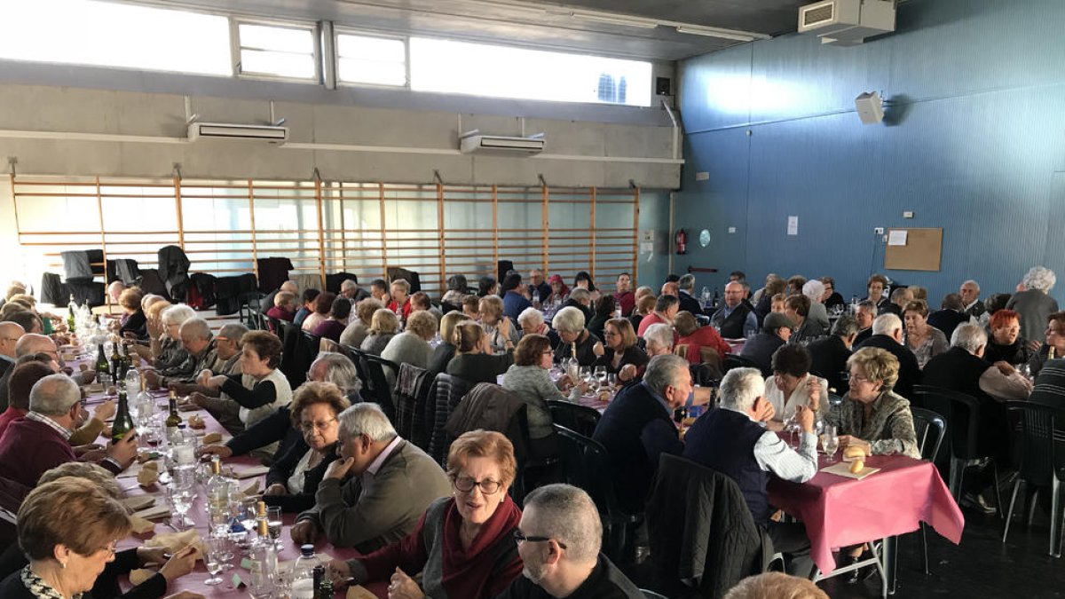 Las personas mayores del Morell celebran el año nuevo con su tradicional comida