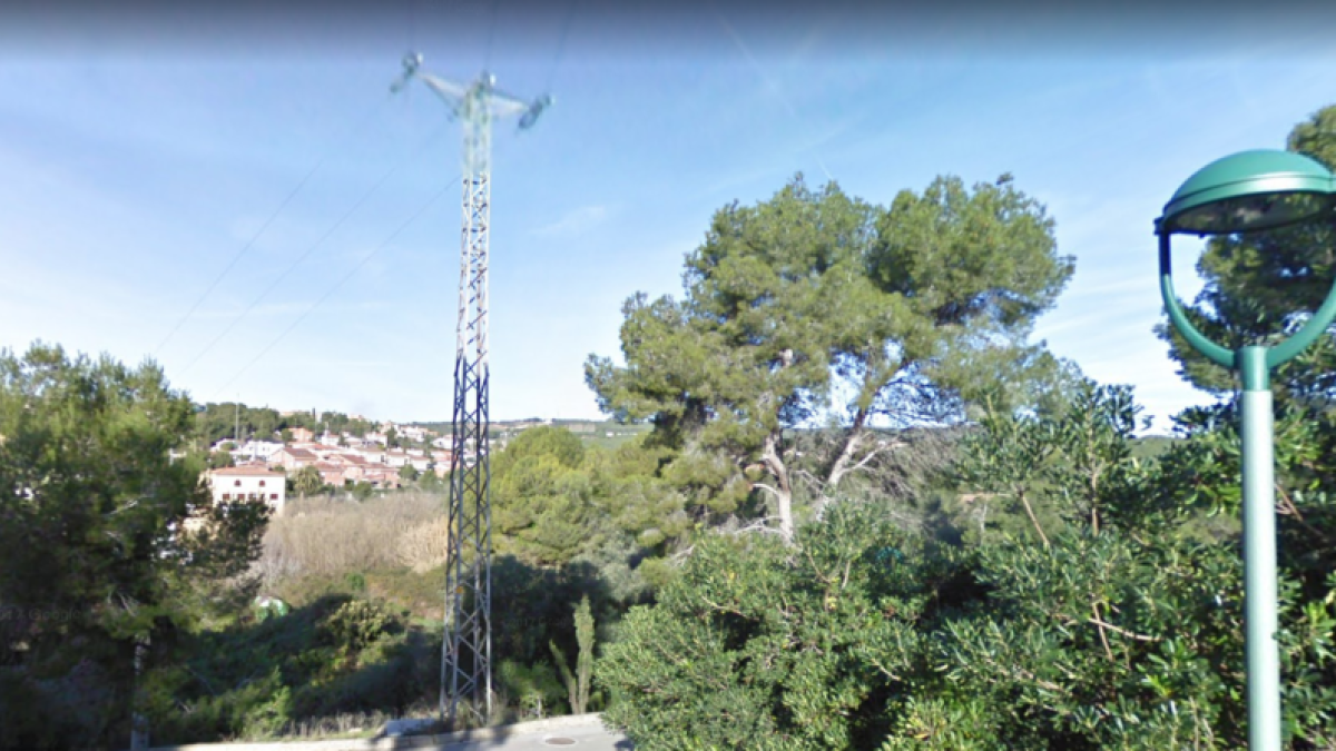 Los vecinos de Solimar denuncian una «pequeña explosión» en una de las torres eléctricas