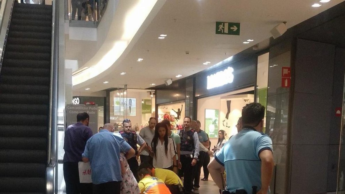 Cau un nen de 4 anys al Centre Comercial La Fira de Reus