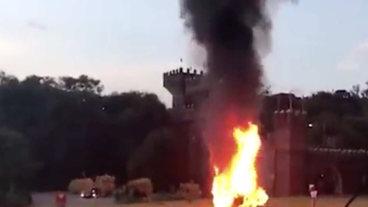 Arriben a la seva boda en helicòpter i s'estavellen a escassos metres del local