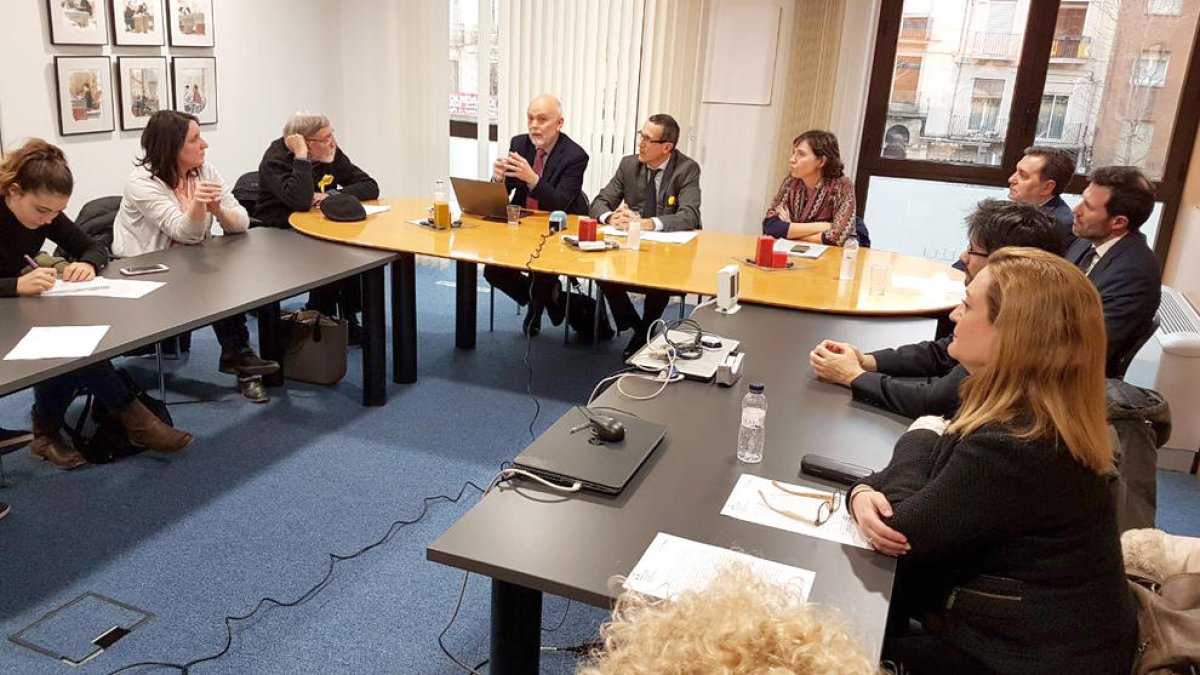 Promueven la presentación de recursos de amparo de particulares al Constitucional contra la aplicación del 155