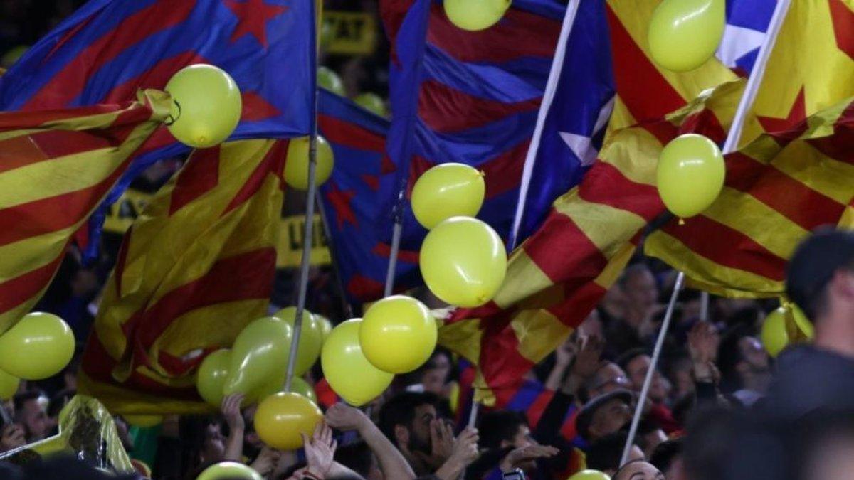 La UEFA abre un procedimiento disciplinario al Barça por los globos de apoyo a los presos