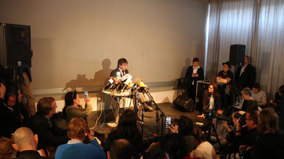 Puigdemont reclama a l'Estat que deixi d'entorpir el Parlament: «Sànchez té intactes els seus drets i pot ser president»