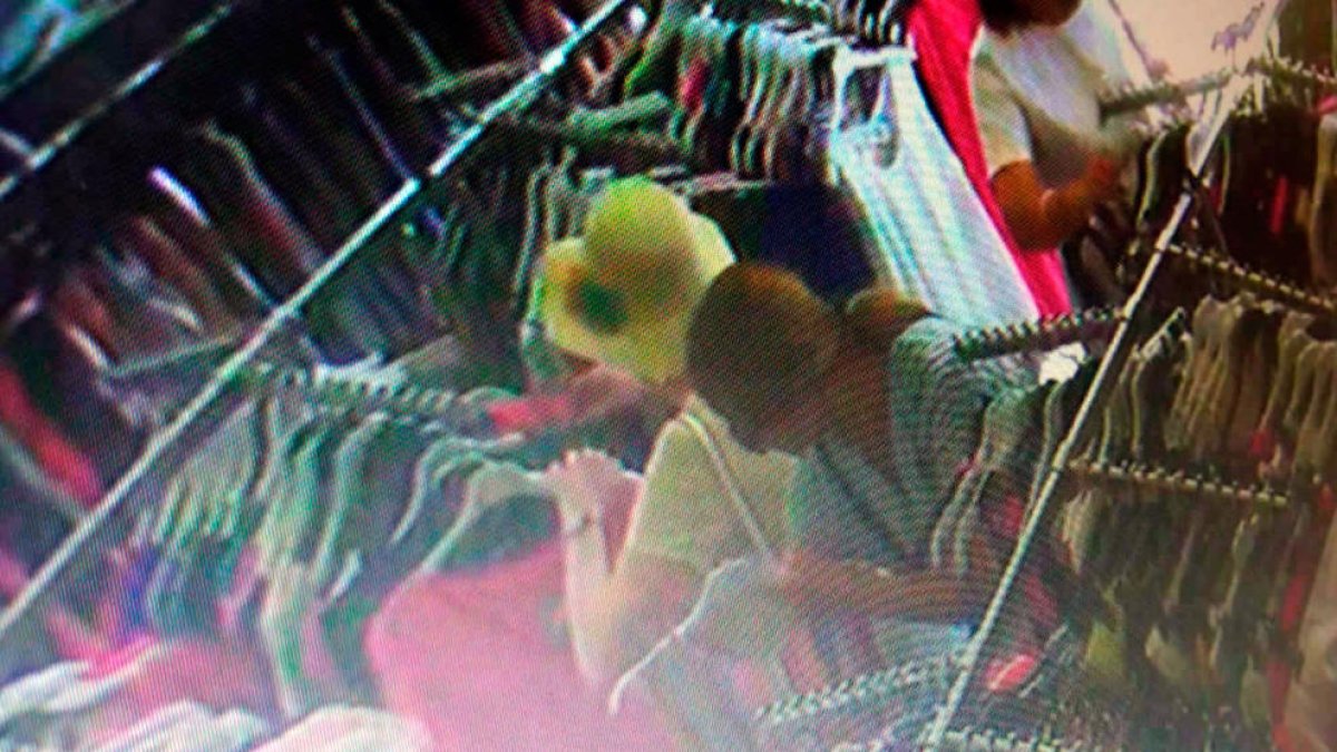 Un agent de paisà deté in fraganti dues dones robant una cartera a un turista a Salou